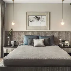 Jak zaaranżować ścianę nad łóżkiem? Pomysły, trendy, DIY