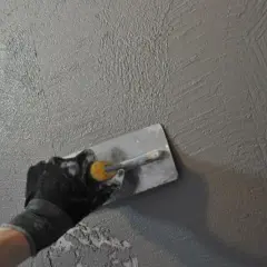 Beton dekoracyjny na ścianie DIY: zrób to sam krok po kroku!