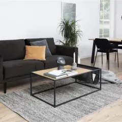 Jak rozjaśnić salon z ciemnymi meblami? Triki na jasne wnętrze!