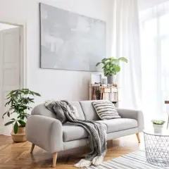 Ściany ozdobne w salonie: 7 trendów, które odmienią Twoje wnętrze