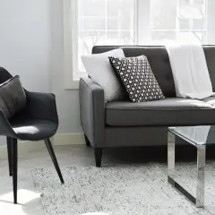 Jak urządzić kwadratowy salon? Odkryj sekret asymetrii!
