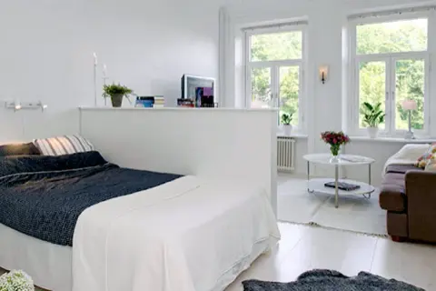 Sypialnia i salon razem? Podziel pokój stylowo i funkcjonalnie
