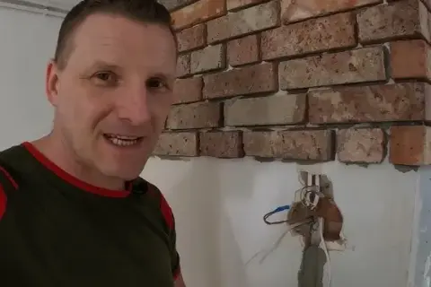 Jak kłaść cegłę dekoracyjną? Kompletny poradnik DIY krok po kroku