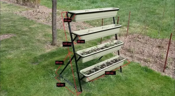 Kwietnik kaskadowy DIY: Zbuduj zielony raj na balkonie krok po kroku