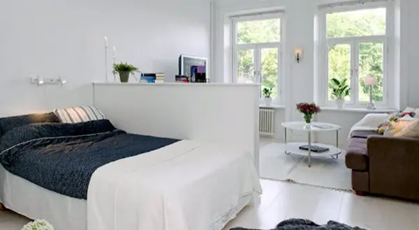 Sypialnia i salon razem? Podziel pokój stylowo i funkcjonalnie