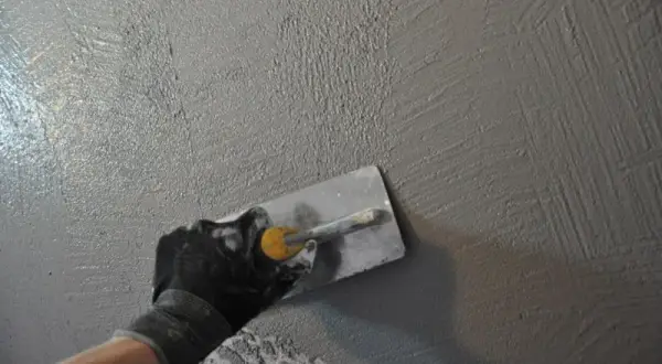 Beton dekoracyjny na ścianie DIY: zrób to sam krok po kroku!