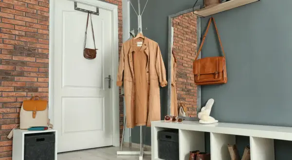 Przedpokój w domu jednorodzinnym: Jak połączyć styl z funkcją?