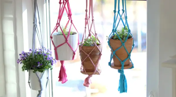Kwietnik stojący DIY: Zrób to sam! 3 projekty, poradnik krok po kroku