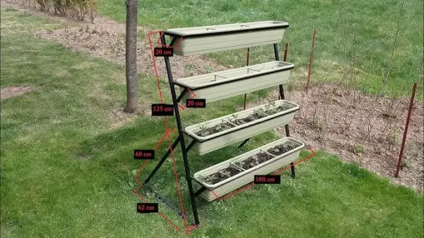 Kwietnik kaskadowy DIY: Zbuduj zielony raj na balkonie krok po kroku
